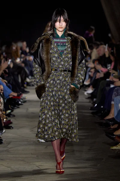 Look 19